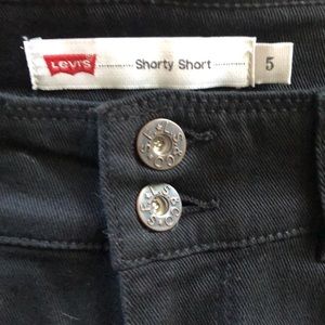 Black denim Levi shorty shorts